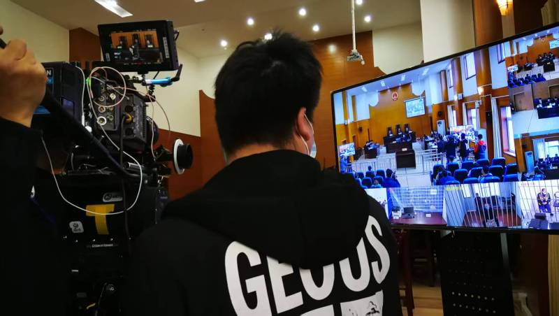 AI生成VS人工创意——溆浦县广告片拍摄公司的技术浪漫主义实践